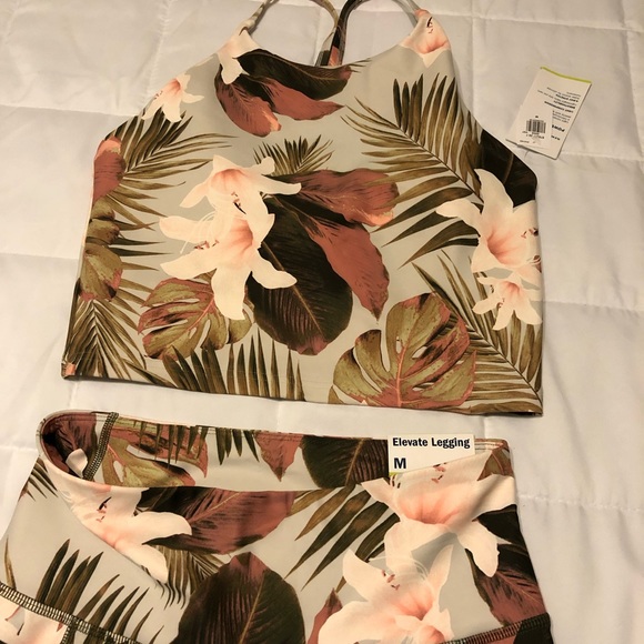 Elevate Leggings and bra top - Picture 3 of 7